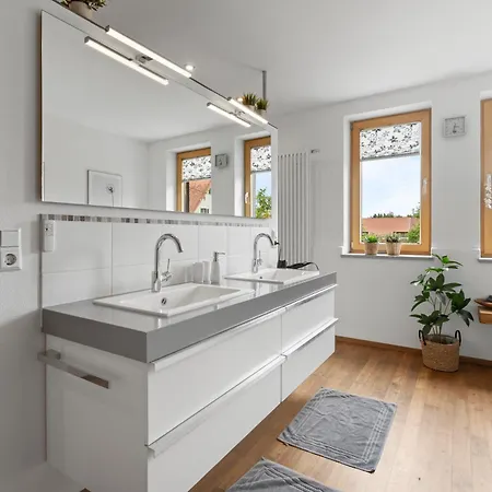 Fe Wo Brunnen - 120 Qm -quiet Location - Lots Of Nature - Grosser Balkon Und Garten - 3d Rundgang Verfuegbar Lejlighed Memmingen